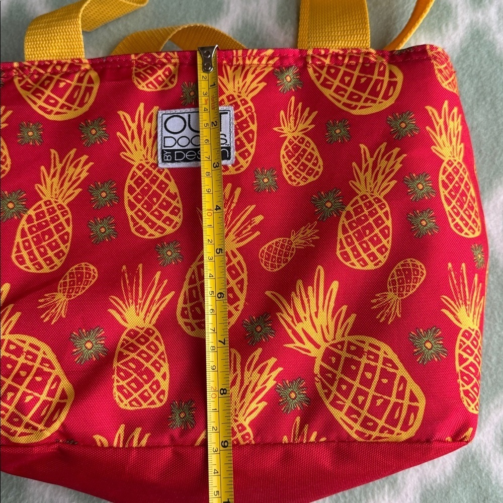 Red Pineapple insulated lunch Bag - Picture 5 of 6